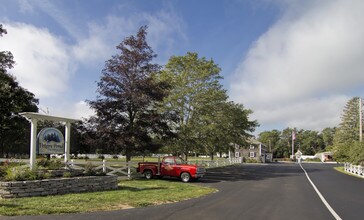 Peters Pond RV Resort in Sandwich, MA - Foto de edificio - Building Photo