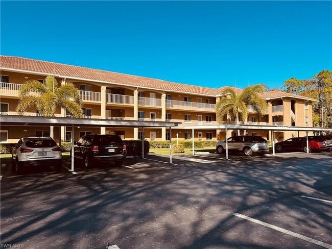 5975 Bloomfield Cir in Naples, FL - Foto de edificio - Building Photo