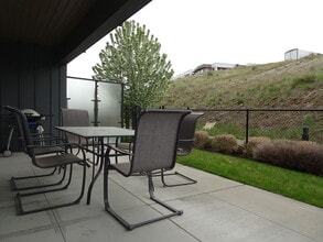 883 Academy Way in Kelowna, BC - Building Photo - Building Photo