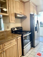 5330 Zelzah Ave-Unit -4 in Los Angeles, CA - Foto de edificio - Building Photo