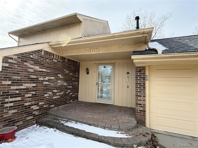 6842 Indian Creek Dr in West Bloomfield Township, MI - Building Photo - Building Photo