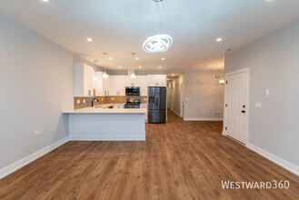 3461 N Oconto Ave in Chicago, IL - Foto de edificio - Building Photo