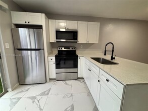 3203 NW 5th Terrace in Pompano Beach, FL - Foto de edificio - Building Photo