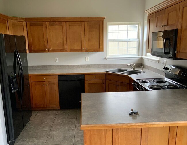 224 Melrose Ln in Tonganoxie, KS - Building Photo - Building Photo