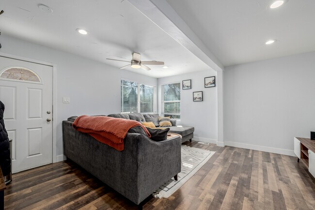 565 Saulsbury St in Lakewood, CO - Building Photo - Building Photo
