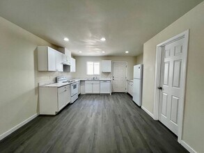 713 N 6th Ave in Yakima, WA - Building Photo - Building Photo