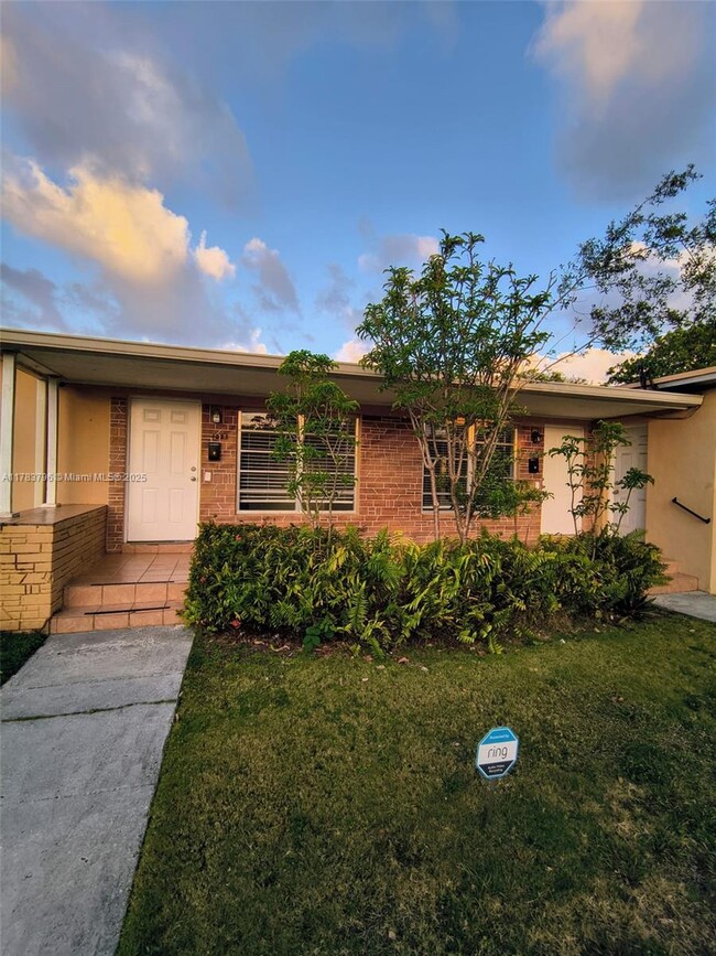 1225 SW 11th Ave in Miami, FL - Building Photo - Building Photo