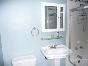 124 Smith St-Unit -1N in Freeport, NY - Building Photo - Building Photo