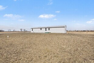 11064 W Bruns Rd in Monee, IL - Building Photo