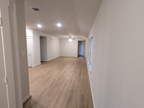 4311 Maple Root Ln in Pinehurst, TX - Foto de edificio - Building Photo