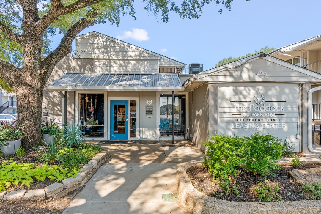 Paddock on Park Row in Arlington, TX - Foto de edificio
