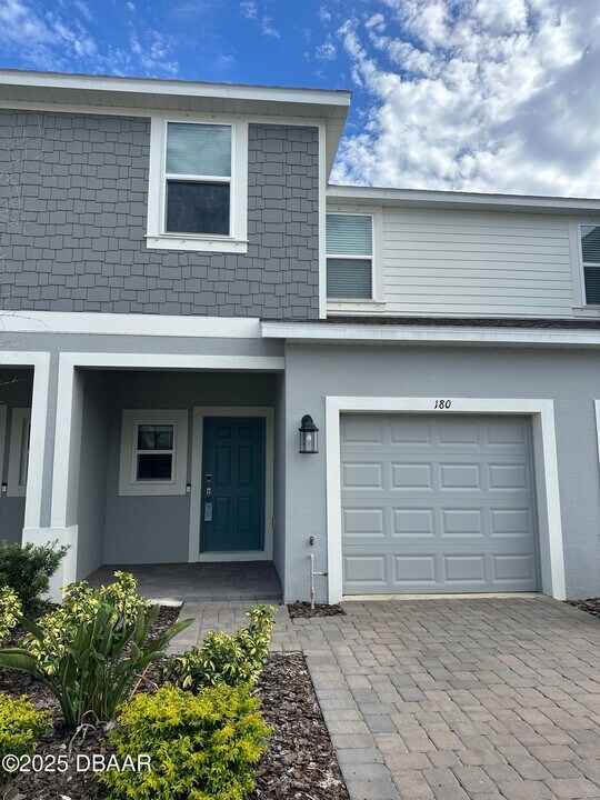 180 Riverfront Wy in Edgewater, FL - Building Photo