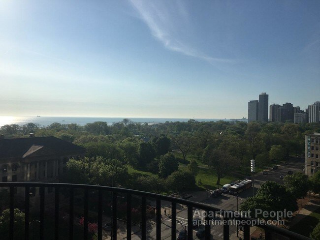 2020 N Lincoln Park W-Unit -10H in Chicago, IL - Building Photo - Building Photo
