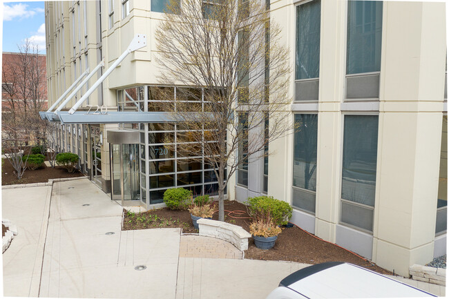 property at 720 N Larrabee St