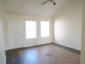 5510 Rio Alamo St in Rosharon, TX - Building Photo - Building Photo