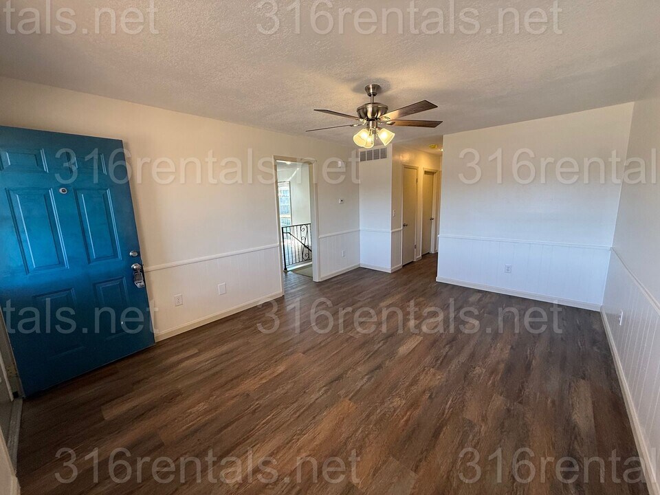 3113-3115 S Bunker Hl Dr in Wichita, KS - Building Photo