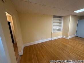 1710 Commonwealth Ave in Boston, MA - Foto de edificio - Building Photo