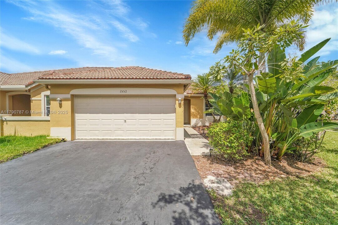 1552 Zenith Way in Weston, FL - Building Photo