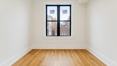 944 N Damen Ave, Unit 2F in Chicago, IL - Foto de edificio - Building Photo