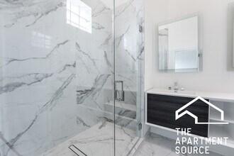 1136 W Diversey Pkwy in Chicago, IL - Building Photo - Building Photo