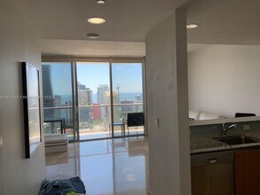 1060 Brickell Ave, Unit 3909 in Miami, FL - Building Photo - Building Photo