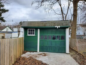 5567 Grasmere Ave in Maple Heights, OH - Building Photo - Building Photo