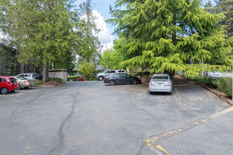 Juanita Village Condominiums in Kirkland, WA - Foto de edificio - Building Photo