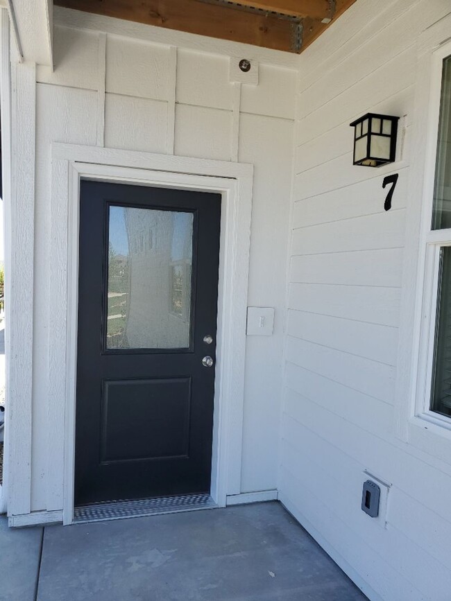 533 Vicot Wy