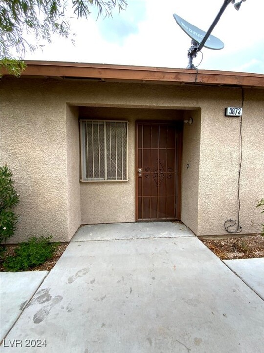 3873 Soda Springs Dr in Las Vegas, NV - Building Photo