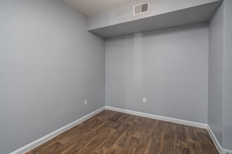 Waterside Apartments in Houston, TX - Building Photo - Interior Photo