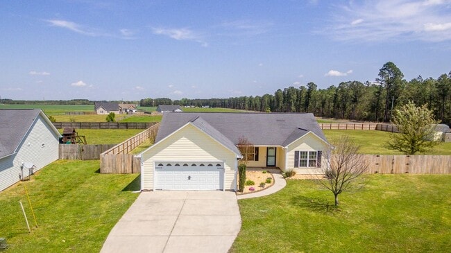 223 Cherry Blossom Dr in Richlands, NC - Building Photo - Building Photo