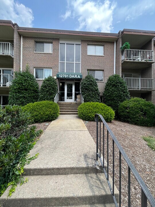 12701 Dara Dr, Unit 204 in Woodbridge, VA - Building Photo