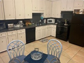 110 Carolyn St in La Marque, TX - Building Photo