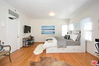 26 Breeze Ave in Los Angeles, CA - Building Photo - Building Photo