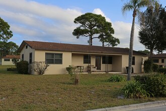 Garden Terrace/Annex in Fort Pierce, FL - Foto de edificio - Building Photo