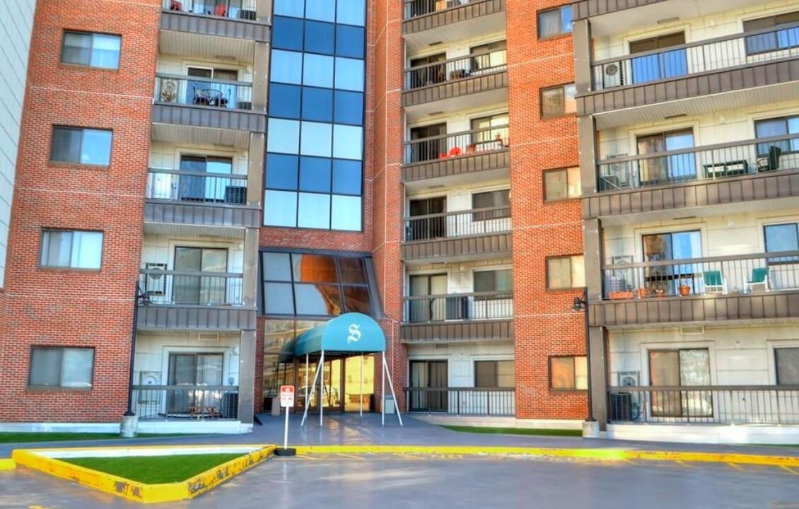 90 Quincy Shore Dr, Unit 706 in Quincy, MA - Foto de edificio