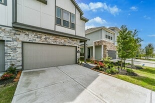 21115 Castroville Wy in Cypress, TX - Building Photo