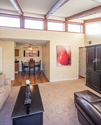 Building Photo - Pembrooke on the Green Apartamentos in Denver, Colorado