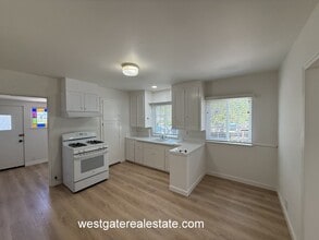 710 English St in Petaluma, CA - Building Photo - Building Photo