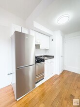 E 61 St/Lenox Hill bordering Sutton Place in New York, NY - Building Photo - Building Photo