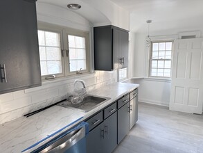 4453 N Marlborough Dr, Unit 4453 Luxury Unit in Shorewood, WI - Building Photo - Building Photo