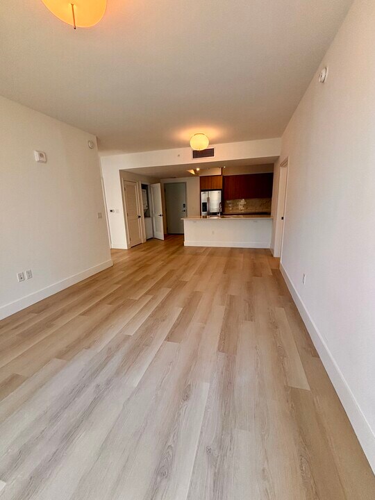 2512 NE 181st St, Unit B2 in North Miami Beach, FL - Building Photo