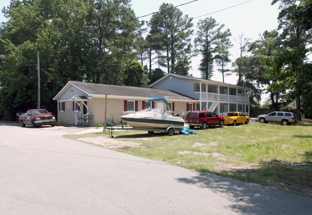 1009 32nd Ave S in North Myrtle Beach, SC - Building Photo