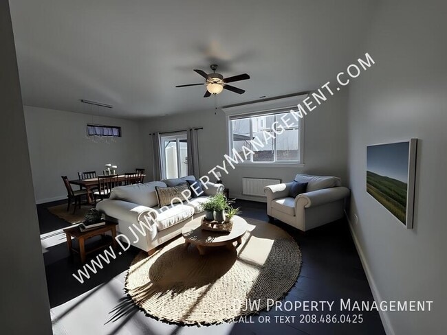 2351 E Danzee Dr in Boise, ID - Building Photo - Building Photo