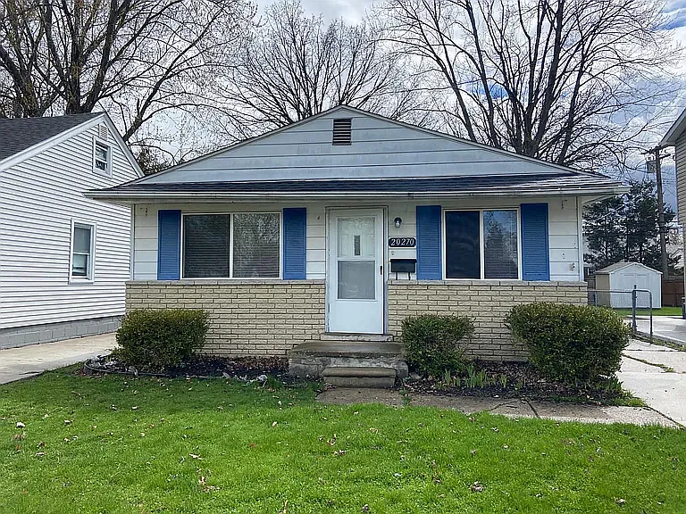 20270 Hollywood St in Harper Woods, MI - Foto de edificio