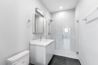 1536 W Jonquil Ter in Chicago, IL - Building Photo - Building Photo