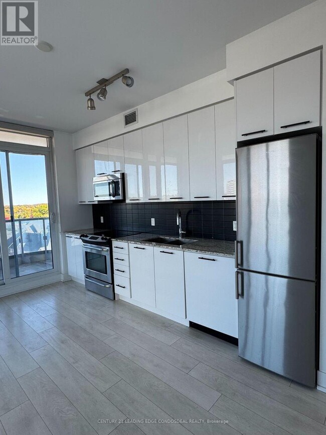 9471 Yonge St in Richmond Hill, ON - Building Photo - Building Photo