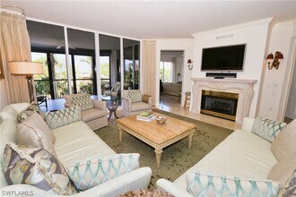 8787 Bay Colony Dr in Naples, FL - Building Photo - Building Photo