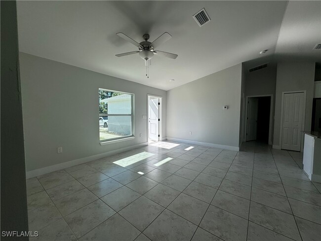 3208 21st St W in Lehigh Acres, FL - Foto de edificio - Building Photo