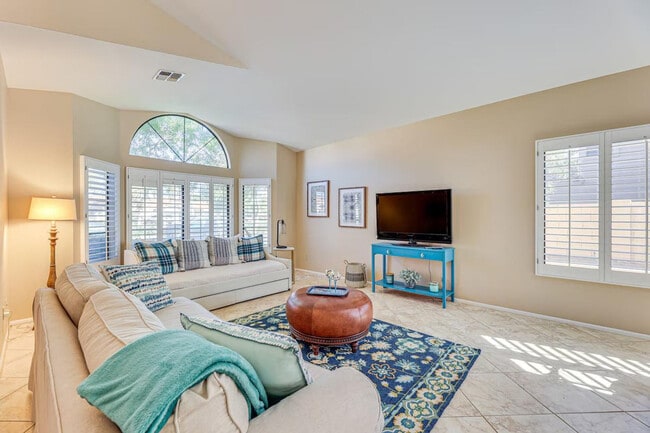 253 E Vaughn Ave in Gilbert, AZ - Building Photo - Building Photo